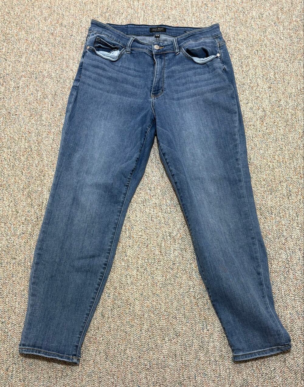 Judy Blue Jeans Women’s 16W Blue Medium Wash Denim Slim Fit Stretch Casual
